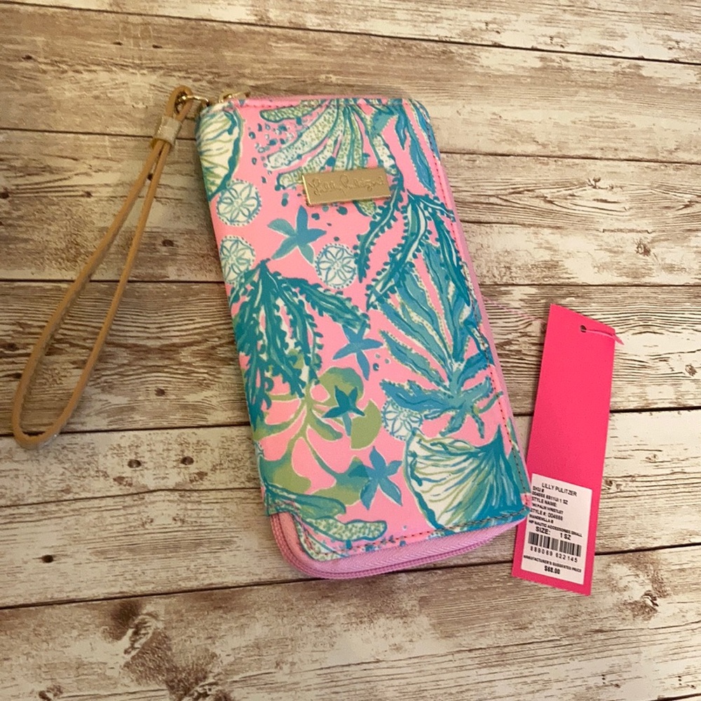 LILLY PULITZER Tiki Palm Wristlet 🌴